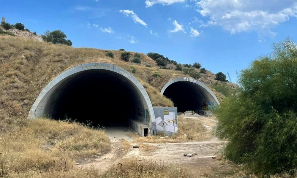Σκαραμαγκάς: Γιατί οι πανάκριβες σήραγγες δεν χρησιμοποιήθηκαν ποτέ;